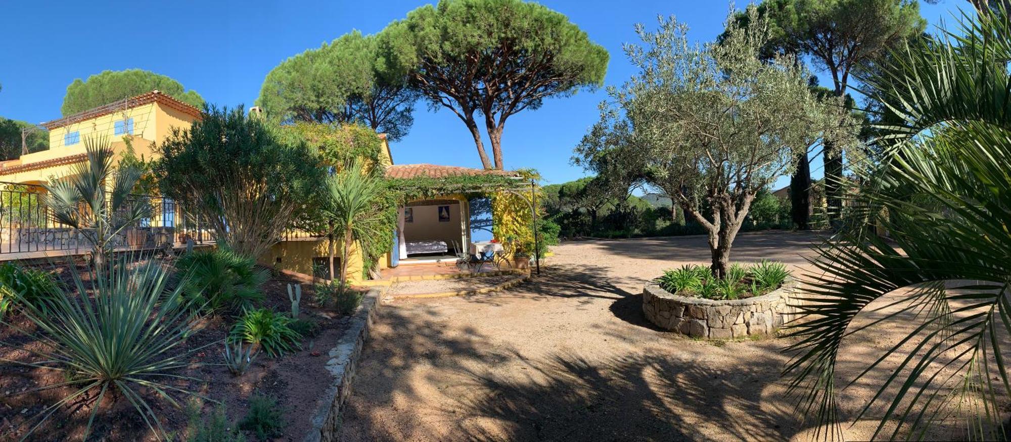 Sous Les Pins Parasols Vidauban Rum bild